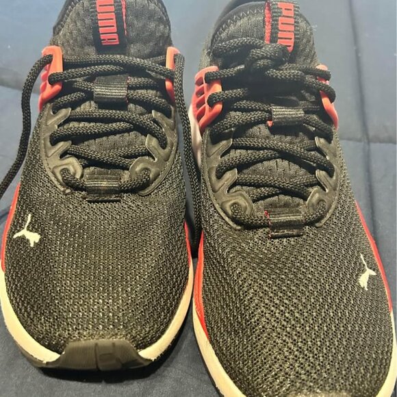 Boys size 5.5. PUMA tennis shoes/sneakers - Picture 2 of 4